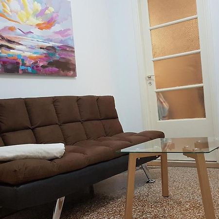 Olive Apartment- Athens Center, 4 Bd, 1.5 Bath 외부 사진