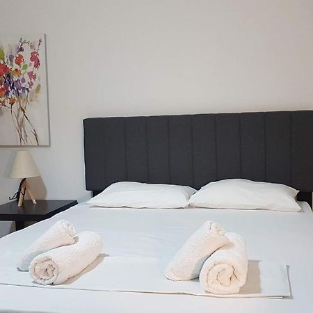 Olive Apartment- Athens Center, 4 Bd, 1.5 Bath 외부 사진