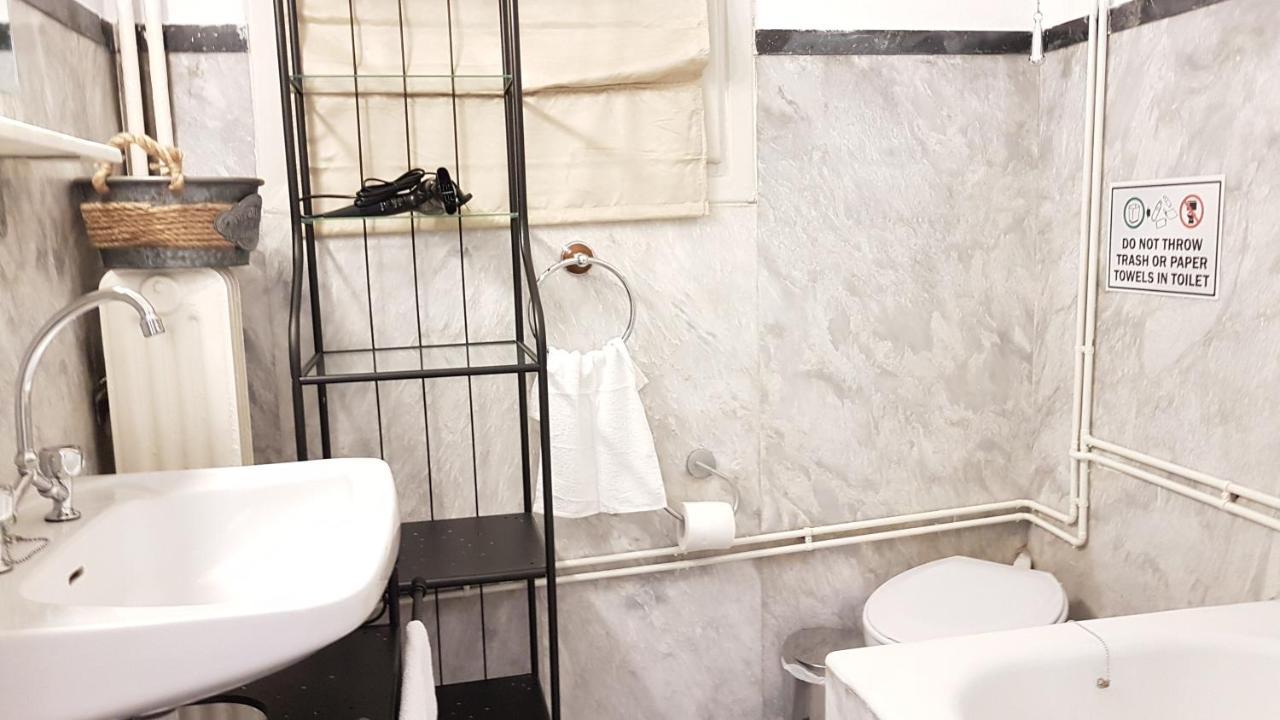 Olive Apartment- Athens Center, 4 Bd, 1.5 Bath 외부 사진