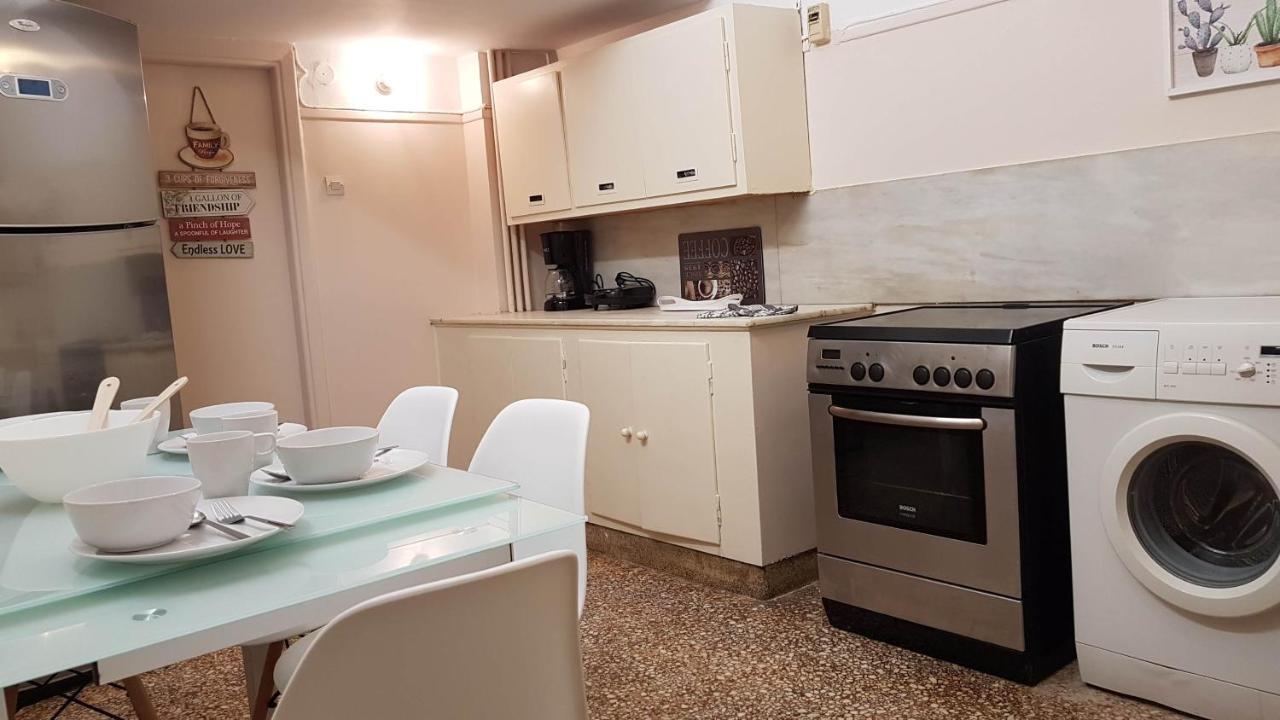 Olive Apartment- Athens Center, 4 Bd, 1.5 Bath 외부 사진