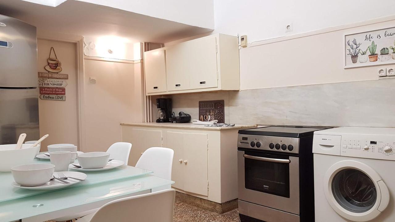 Olive Apartment- Athens Center, 4 Bd, 1.5 Bath 외부 사진